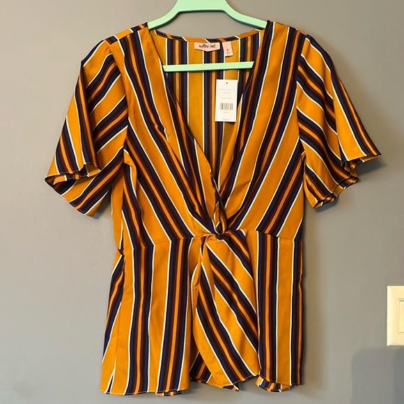 Beautiful blouse - Picture 1 of 2